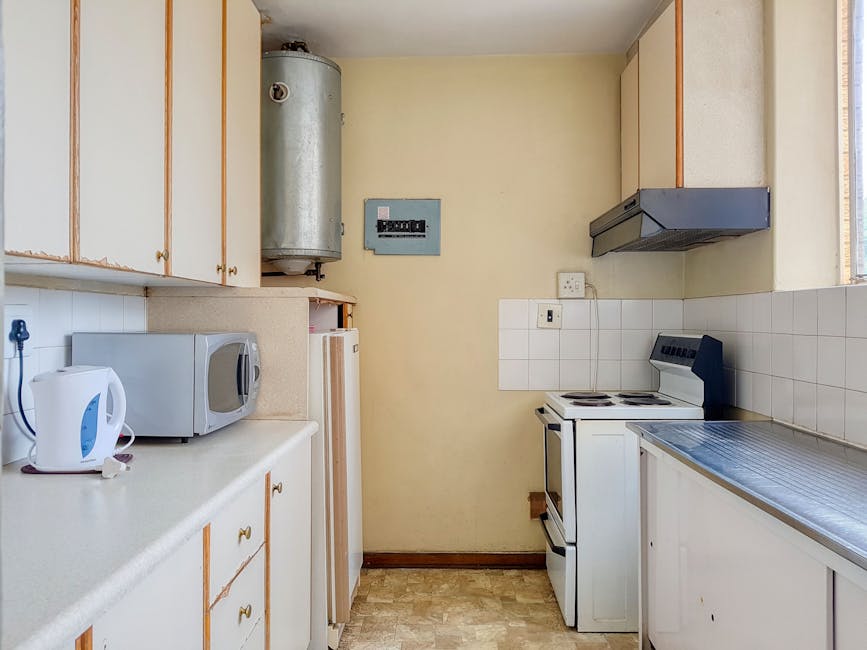 Designing a Small Living Room for Entertaining: Essential Layout Tips