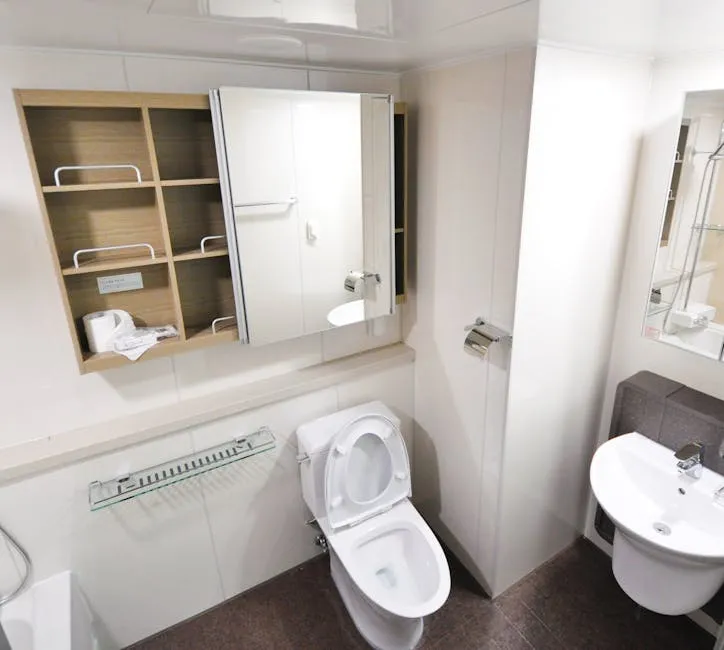 Revamping Your Bathroom with Space-Saving Solutions for Relaxation